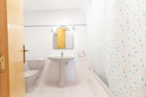 Kúpeľňa v ubytovaní Global Properties, Bonito apartamento en la playa de Corinto, Sagunto