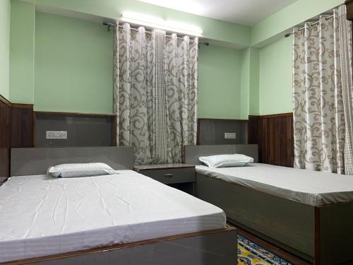 מיטה או מיטות בחדר ב-Newa House
