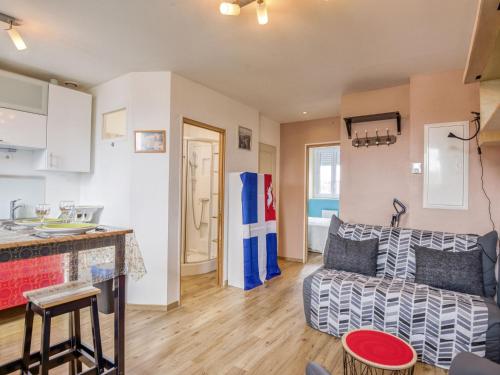 Apartment Le Gambetta by Interhome