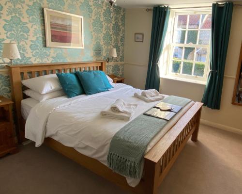 A bed or beds in a room at Plumpton Court