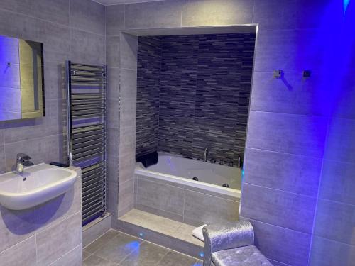 The Avenue Hotel Ltd tesisinde bir banyo