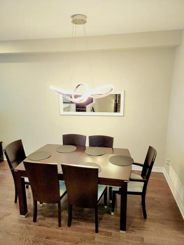Gallery image of 3 bedroom town house in ottawa close to downtown in Ottawa
