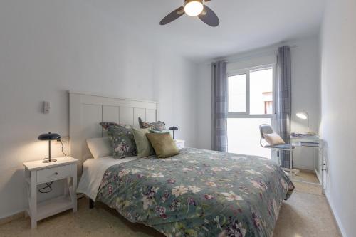 Luminoso apartamento de dos habitaciones con terraza y parking en el centro