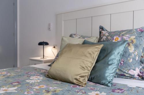 Luminoso apartamento de dos habitaciones con terraza y parking en el centro