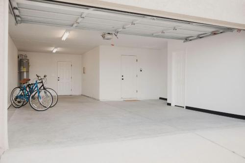 NEW! Updated Home Close To Everything, BBQ – Photos 3