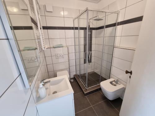 Apartamento com grandes terraços em frente a Praia