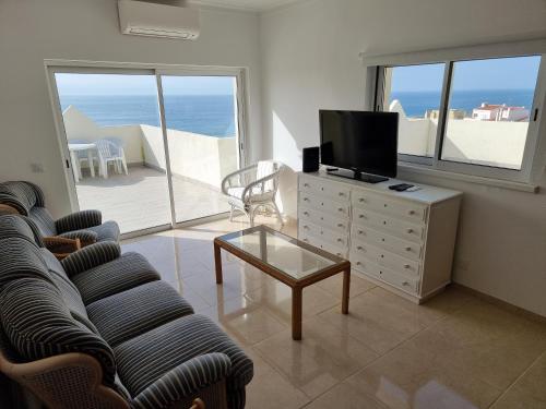 Apartamento com grandes terraços em frente a Praia
