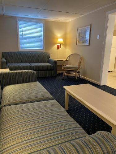 Χώρος καθιστικού στο The Admiral Hotel/Motel