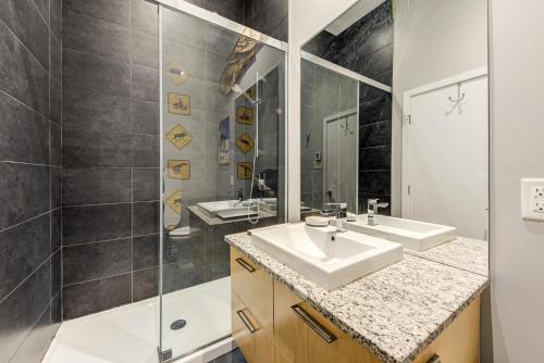 a bathroom with a sink and a shower at Les Immeubles Charlevoix - Le 760108 in Quebec City
