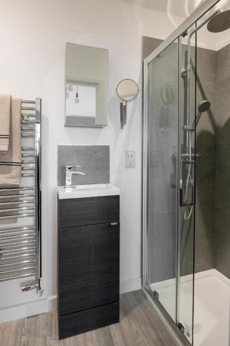 Ванная комната в OneFiveSix - Unique Apartments Birmingham