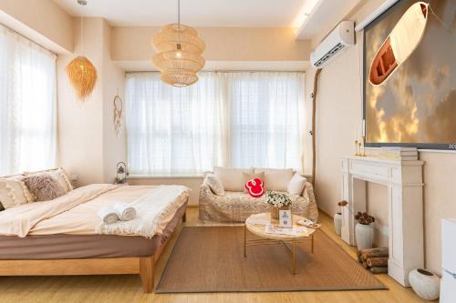 a small bedroom with a bed and a fireplace at Locals Apartment Inn 16 in Jiang'an