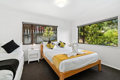 Una cama o camas en una habitación de Town Centre Location with Stunning View - Unit 8