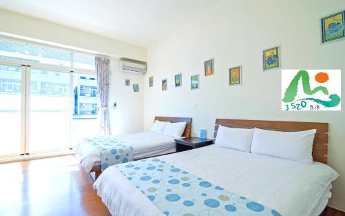 a bedroom with two beds and a window at 3520 Homestay in Taitung City