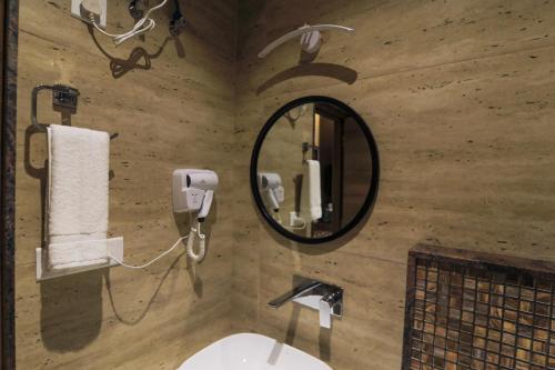 a bathroom with a mirror and a sink at Vashishth Guest House in Rishīkesh