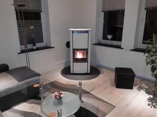 a living room with a fireplace in the middle of a room at Willkommen im Kalletal in Kalletal