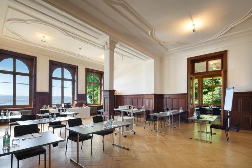 Ein Sitzbereich in der Unterkunft Sorell Hotel Zürichberg