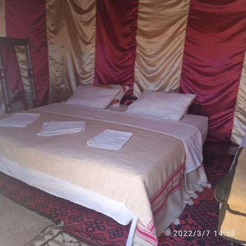 Una cama o camas en una habitación de Chegaga Berber Camps