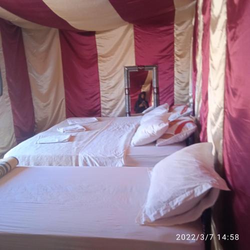 Una cama o camas en una habitación de Chegaga Berber Camps