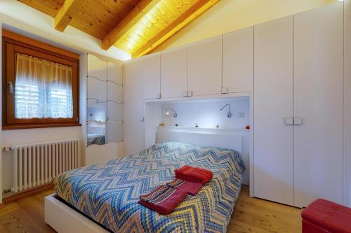 Posteľ alebo postele v izbe v ubytovaní Mansarda con giardino Val di Sole Trentino