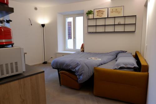 a small bedroom with a bed and a window at MUROS - City Modern Living in Trento in Trento