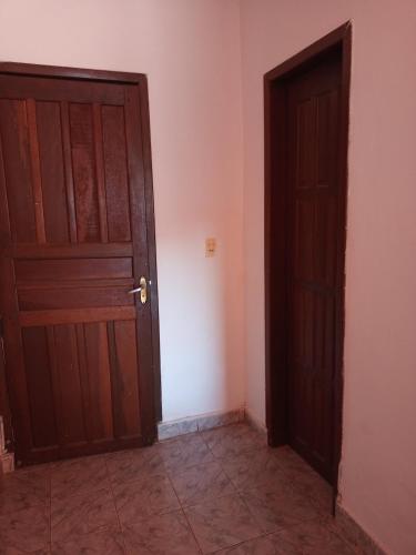 an empty room with a door and a tile floor at Alojamiento Familiar Nobili in Puerto Iguazú