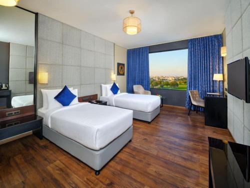 Postel nebo postele na pokoji v ubytování Essentia Luxury Hotel Indore