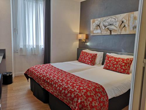 Кровать или кровати в номере Hotel Boréal Nice