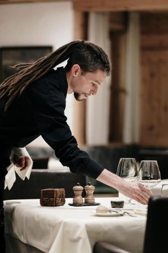 a man playing chess on top of a table at Dorfhotel Beludei in Santa Cristina in Val Gardena