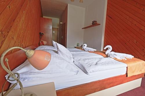 Postel nebo postele na pokoji v ubytování Hotel Skicentrum