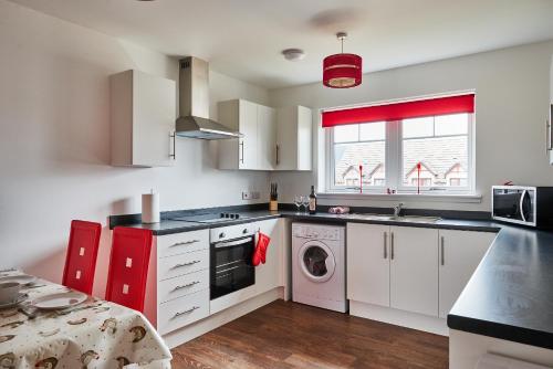 Kuchnia lub aneks kuchenny w obiekcie Aviemore apartment (pet friendly) - sleeps 4