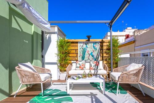 En balkon eller terrasse på Genteel Home Mercado Central Terrace