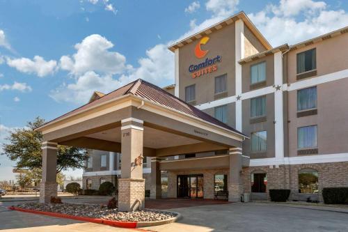 a rendering of a hotel building with a gazebo at Comfort Suites Waco Near University Area in Waco