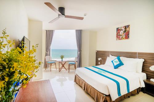 Postel nebo postele na pokoji v ubytování Annata Beach Hotel