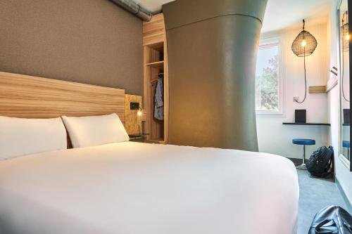 Cama ou camas em um quarto em ibis Budget Paris Nord 18ème