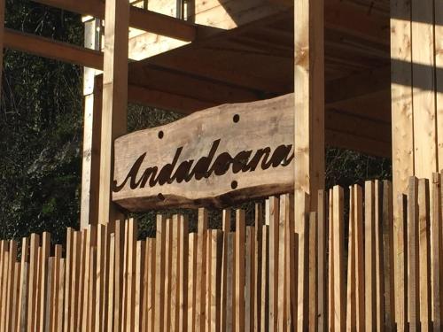 a wooden sign on a wooden fence at Ferienhaus Andadoana in Kelheim