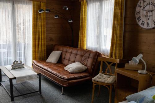 Χώρος καθιστικού στο Hotel-Restaurant Stechelberg Bed & Breakfast