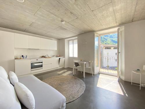 a living room with a bed and a kitchen at Casa Vino e Birra Boutique Guesthouse in Osogna