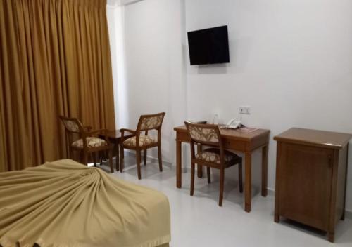 TV a/nebo společenská místnost v ubytování Garden Beach Hotel Kalutara