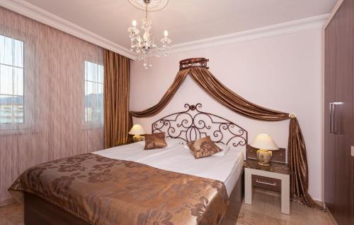 Postel nebo postele na pokoji v ubytování Club Paradiso Hotel