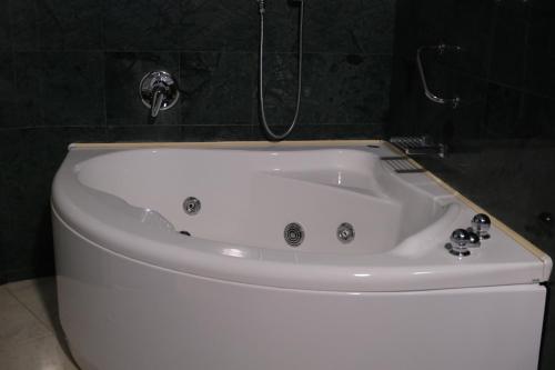 a white bath tub in a bathroom at Settecento Hotel in Presezzo