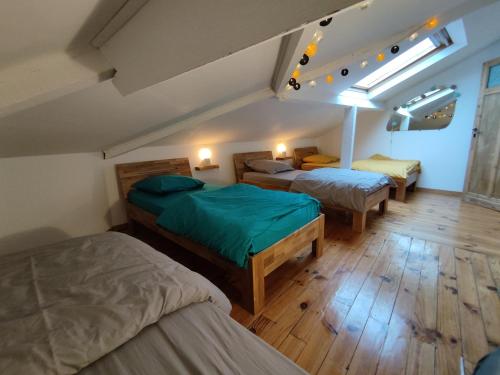 Postel nebo postele na pokoji v ubytování Apt 6 pers. Duplex vue mer avec charme de l'ancien