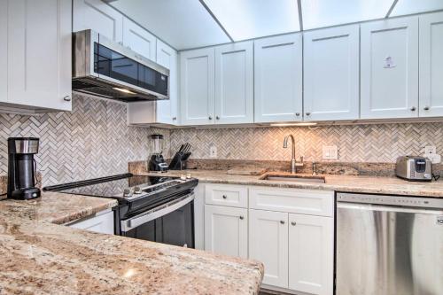 Kuchyň nebo kuchyňský kout v ubytování Beach Views Golden Sands Condo in Ocean City!