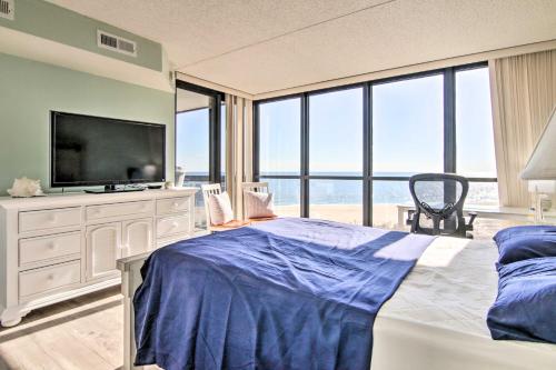 Postel nebo postele na pokoji v ubytování Beach Views Golden Sands Condo in Ocean City!