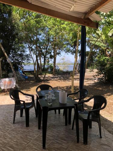 Un restaurant sau alt loc unde se poate mânca la Camping Mirante dos Golfinhos