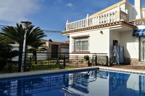 El Descanso - by Costadelsolholiday FAMILY VILLA BY MARINA heated private pool!