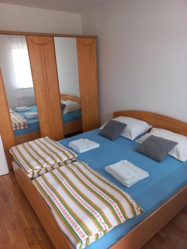 Säng eller sängar i ett rum på Stan_na_dan_Teslić