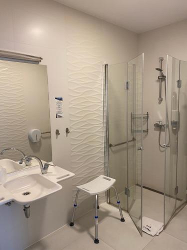 Ванна кімната в Carina Hotel