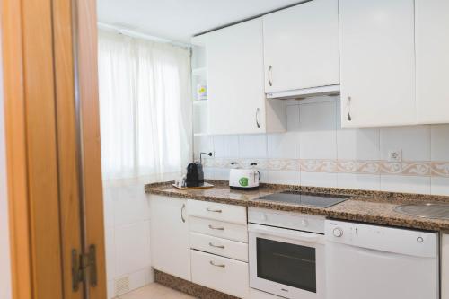 O bucătărie sau chicinetă la Moderno Apartamento en Guadalmina Golf - Marbella