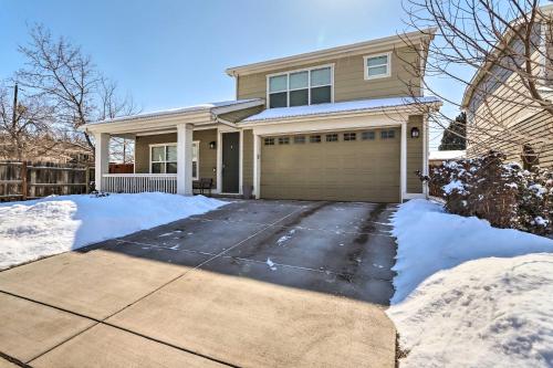 イングルウッドにあるModern-Chic Englewood Home with Yard and Office!のギャラリーの写真