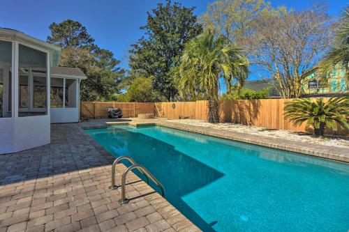 Бассейн в Charleston Family Home with Private Pool and Deck или поблизости